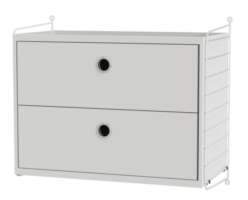 Weißer String Nachttisch mit zwei Schubladen und filigranem Drahtgestell.